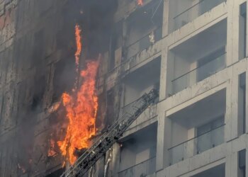 Zjarri shkatërron pallatin 12-katësh, inxhinieri kërkon përgjegjësi nga Kuvendi: Ngjarje e paralajmëruar