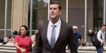 ‘I njohur si hero në atdheun e tij’, veterani australian arrestohet për krime lufte në Afganistan.