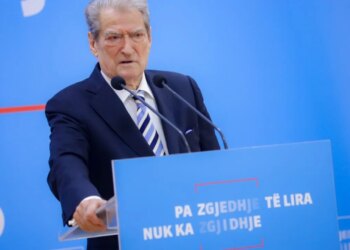 Rishkruaj titullin më poshtë duke ruajtur kuptimin e saktë. Rregulla: - Ruaj gjuhën origjinale. Mos e përkthe. - Mos shto informacion të ri. - Mos shto komente apo interpretime. - Mos e zgjat më shumë se 15–18 fjalë. - Mos përdor fraza sensacionale nëse nuk janë në origjinal. - Jep vetëm titullin e ri, pa thonjëza dhe pa tekst shtesë. :U akuzuan për shpifje/ Gjykata e Posaçme shpall të pafajshëm Berishën, Nokën, Boçin dhe Palokën