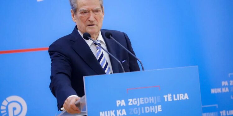Rishkruaj titullin më poshtë duke ruajtur kuptimin e saktë. Rregulla: - Ruaj gjuhën origjinale. Mos e përkthe. - Mos shto informacion të ri. - Mos shto komente apo interpretime. - Mos e zgjat më shumë se 15–18 fjalë. - Mos përdor fraza sensacionale nëse nuk janë në origjinal. - Jep vetëm titullin e ri, pa thonjëza dhe pa tekst shtesë. :U akuzuan për shpifje/ Gjykata e Posaçme shpall të pafajshëm Berishën, Nokën, Boçin dhe Palokën