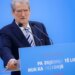 Rishkruaj titullin më poshtë duke ruajtur kuptimin e saktë. Rregulla: - Ruaj gjuhën origjinale. Mos e përkthe. - Mos shto informacion të ri. - Mos shto komente apo interpretime. - Mos e zgjat më shumë se 15–18 fjalë. - Mos përdor fraza sensacionale nëse nuk janë në origjinal. - Jep vetëm titullin e ri, pa thonjëza dhe pa tekst shtesë. :U akuzuan për shpifje/ Gjykata e Posaçme shpall të pafajshëm Berishën, Nokën, Boçin dhe Palokën