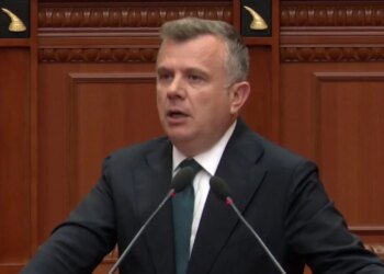 Rishkruaj titullin më poshtë duke ruajtur kuptimin e saktë. Rregulla: - Ruaj gjuhën origjinale. Mos e përkthe. - Mos shto informacion të ri. - Mos shto komente apo interpretime. - Mos e zgjat më shumë se 15–18 fjalë. - Mos përdor fraza sensacionale nëse nuk janë në origjinal. - Jep vetëm titullin e ri, pa thonjëza dhe pa tekst shtesë. :Drita jeshile nga BE për miratimin e IBAR, Balla: Deri në dhjetor 2027 duhet të mbyllim marrëveshjen e anëtarësimit, jemi brenda kalendarit të dakordësuar me Brukselin