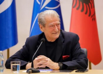 Rishkruaj titullin më poshtë duke ruajtur kuptimin e saktë. Rregulla: - Ruaj gjuhën origjinale. Mos e përkthe. - Mos shto informacion të ri. - Mos shto komente apo interpretime. - Mos e zgjat më shumë se 15–18 fjalë. - Mos përdor fraza sensacionale nëse nuk janë në origjinal. - Jep vetëm titullin e ri, pa thonjëza dhe pa tekst shtesë. :BE miraton raportin e IBAR në Bruksel, Berisha: Drafti i shkurtit u bë nga lobingjet, në maj nxorën problemet e regjimit të Ramës