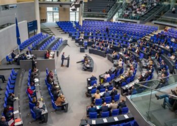 500 euro shtesë për deputetët? Gjermanët shpërthejnë kundër rritjes së pagave në Bundestag