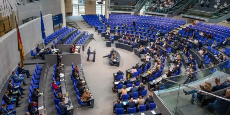 500 euro shtesë për deputetët? Gjermanët shpërthejnë kundër rritjes së pagave në Bundestag