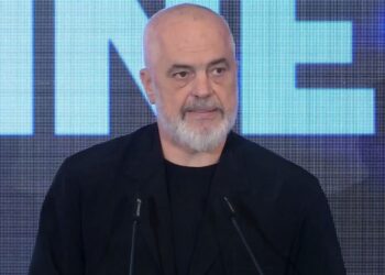 Rama mbron projektin në Zvërnec mes protestave: “Nuk po falim asgjë, është pronë private”