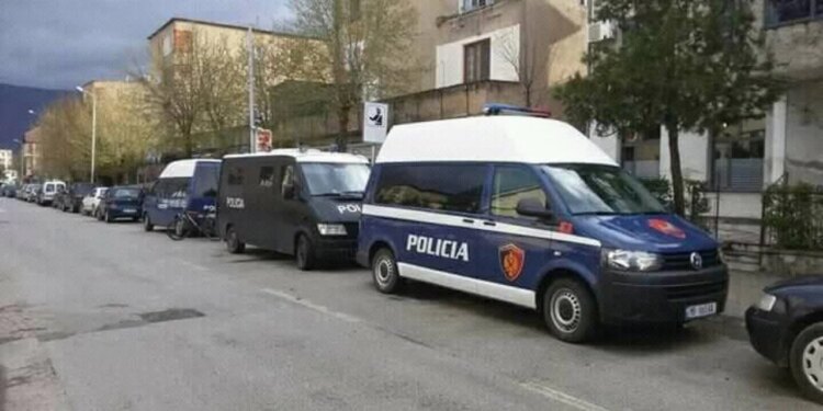 60-vjeçari rrëzohet aksidentalisht nga ura në Devoll dhe gjendet i pajetë në lumë