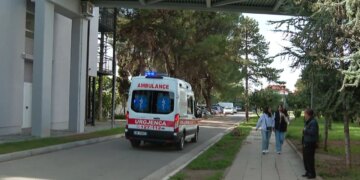 80-vjeçari që u përplas nga një automjet në Pogradec ndërron jetë në spital