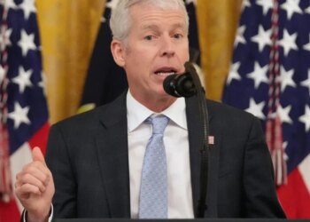 Administrata amerikane kërkon masa për të ulur çmimet e benzinës: Mund të pezullojmë taksën federale për karburantin