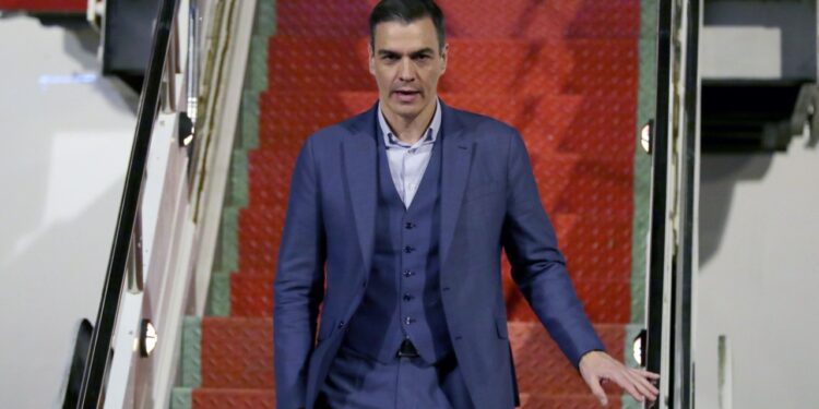 Aeroplani që do të çonte Pedro Sánchez në Armeni bëri ulje emergjente në Ankara — çfarë ndodhi?