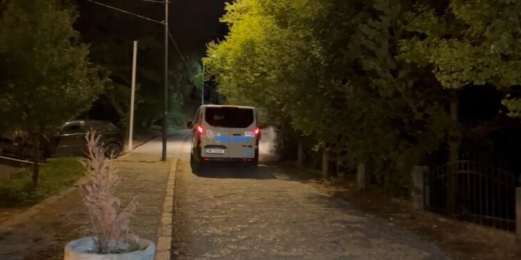 Aksident gjatë një operacioni antidrogë në Korçë, plagosen dy policë; njëri niset drejt Tiranës