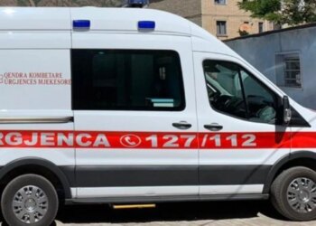 Aksident i rëndë në Berat: makina përplas këmbësorin, drejtuesi 20-vjeçar shoqërohet