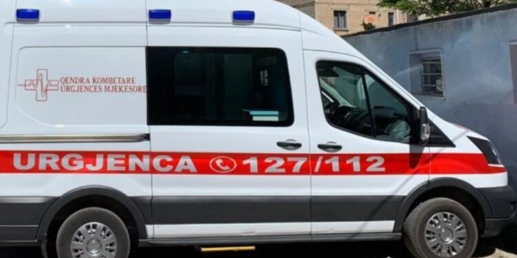 Aksident i rëndë në Berat: makina përplas këmbësorin, drejtuesi 20-vjeçar shoqërohet