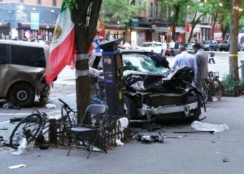 Aksident i rëndë në New York: makina humb kontrollin, përplas këmbësorët; dy viktima dhe tre të plagosur