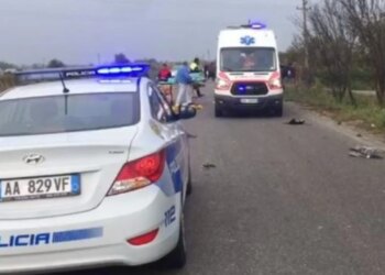 Aksident i rëndë në aksin Prrenjas-Librazhd, dy adoleshentë dërgohen me urgjencë drejt Spitalit të Traumës