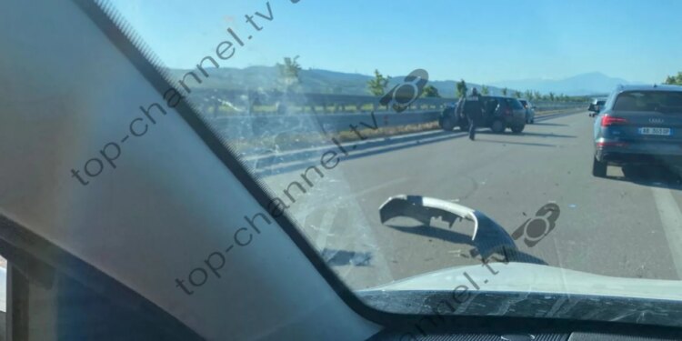 Aksident në aksin Fier–Vlorë: dy të plagosur pas përplasjes së automjeteve