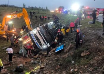 Aksident tragjik në Turqi: Autobusi del nga rruga dhe përmbyset, katër të vdekur dhe 15 të plagosur