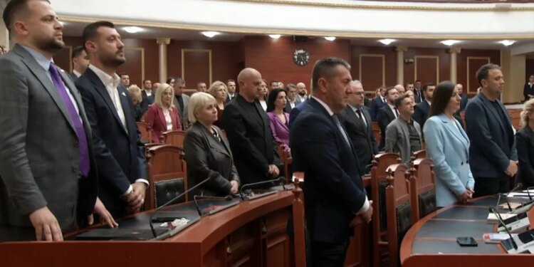 Aksidenti tragjik në Durrës: Seanca plenare nis me një minutë heshtje për dy të miturit, deputetët në lot