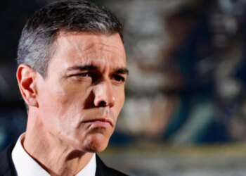 Akuzat ndaj gruas, vëllait dhe miqve të tij më të mirë shkundin themelet politike të kryeministrit spanjoll Sanchez