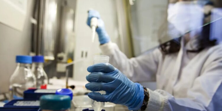 Alarm në Sardenjë, autoritetet shëndetësore izolojnë një person të dyshuar i infektuar me Ebola