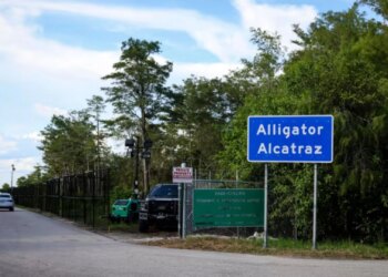 Alkatrazi i Aligatorëve: Qendra e paraburgimit drejt mbylljes pas një viti polemikash, strehonte mbi 1400 emigrantë ilegalë