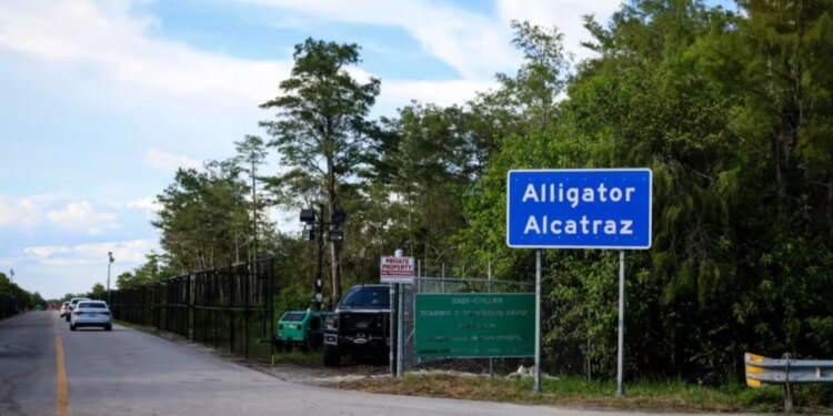 Alkatrazi i Aligatorëve: Qendra e paraburgimit drejt mbylljes pas një viti polemikash, strehonte mbi 1400 emigrantë ilegalë