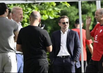 Allegri dhe drejtuesit ndryshojnë sërish planet e Milanit drejt Genovës; skuadra në grumbullim vetëm që nga e enjtja