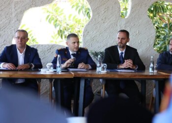 Arrestimi i shefit të komisariatit në Sarandë dhe zyrtarëve të lartë; Hita: Papranueshme t'u bashkohen shkelësve të ligjit