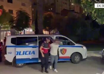 Arrestohen 13 në Durrës, 4 në arrest shtëpie për shpërndarje lëndësh narkotike pranë shkollave dhe ambienteve rinore