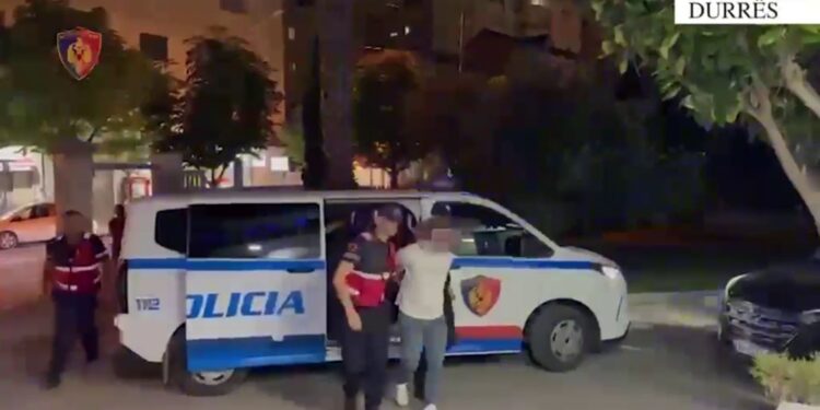 Arrestohen 13 në Durrës, 4 në arrest shtëpie për shpërndarje lëndësh narkotike pranë shkollave dhe ambienteve rinore