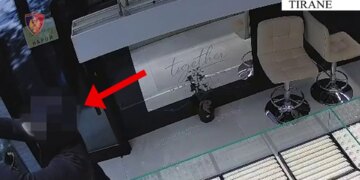 Arrestohet 17-vjeçari në Tiranë, vodhi varëse floriri me vlerë 12 mijë euro në qendër tregtare