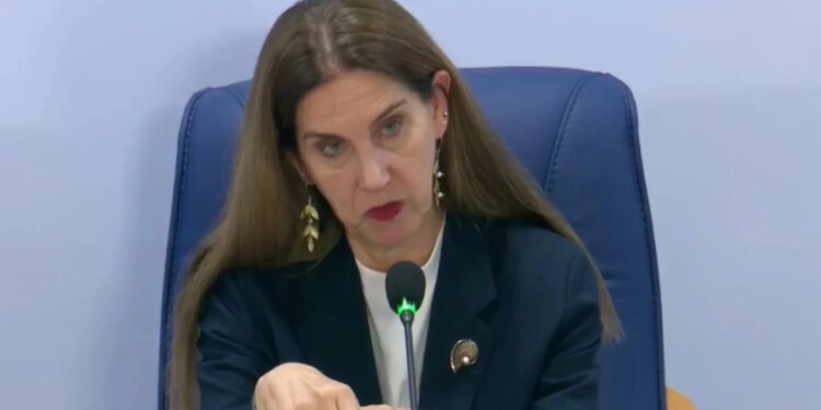Ashpërsim i rregullores për provimet e maturës shtetërore—ministrja Kumbaro: çdo pajisje elektronike rreptësisht e ndaluar