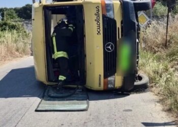Autobusi i shkollës përplaset me një makinë në Siçili; 13 të plagosur, dy nxënës në gjendje të rëndë