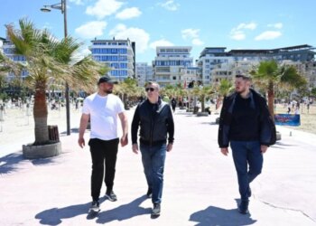 Balla vëzhgon zonën bregdetare të Qerretit para nisjes së sezonit turistik veror