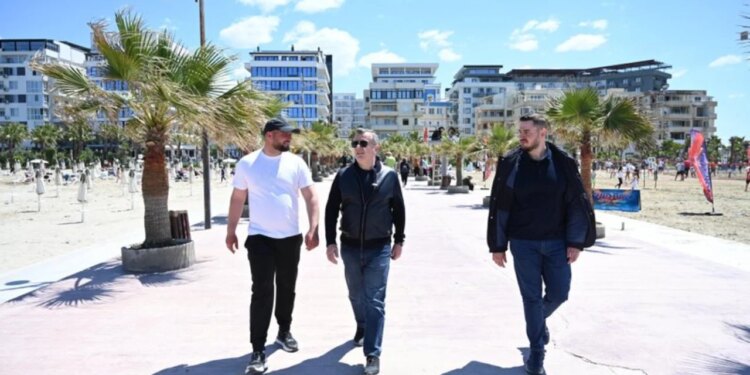 Balla vëzhgon zonën bregdetare të Qerretit para nisjes së sezonit turistik veror