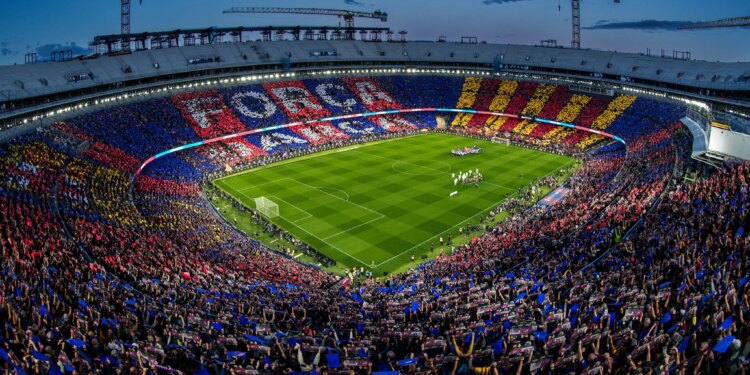 Barcelona kampione e Spanjës, katalanasit gjunjëzojnë Real Madridin dhe festojnë titullin para rivalëve