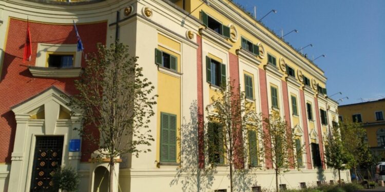 Bashkia e Tiranës shtyn afatet për kreditë e buta; Ristani: Asnjë pjesëmarrës nuk do të pengohet teknikisht