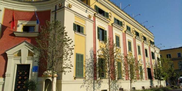 Bashkia e Tiranës zgjat afatin për aplikimet për kredi të buta pas problemeve në e-Albania