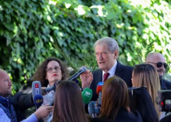 Berisha akuzon Dumanin: Deklaroi se bleu shtëpinë te Liqeni i Thatë me 390 €/m2, si kosto ndërtimi