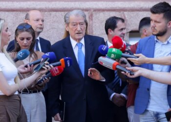 Berisha ankohet Komisionit të Venecias për 11 majin: PS kishte 2700 herë më shumë para buxheti se PD