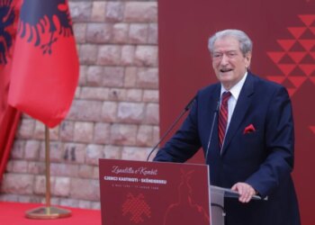 Berisha në Krujë me demokratët përkujton Skënderbeun dhe sulmon qeverinë: Rama është Hamzai