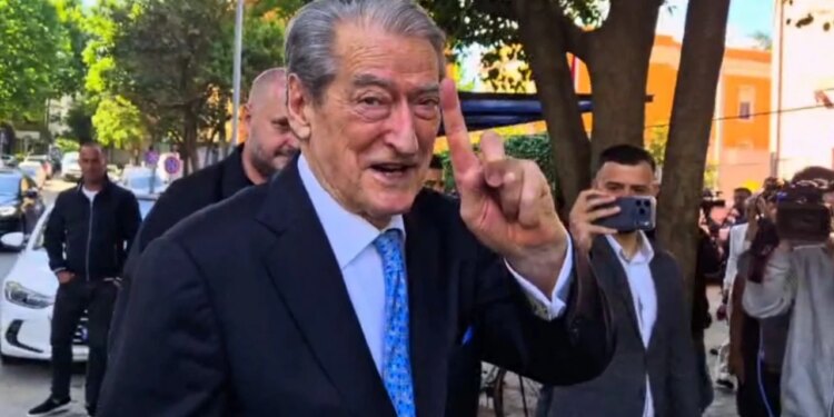 Berisha në SPAK zbaton masën e sigurisë detyrim paraqitje; Kreu i PD-gazetarëve: Do ketë një lajm