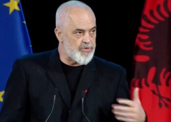 Berisha përkeqësim-prokurimesh: Hedh budallai një gurë në lumë dhe të vegjlit bëjnë si të mençur për ta nxjerrë
