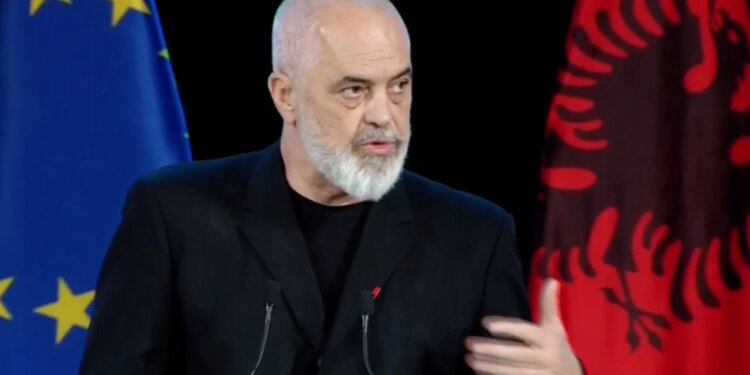 Berisha përkeqësim-prokurimesh: Hedh budallai një gurë në lumë dhe të vegjlit bëjnë si të mençur për ta nxjerrë