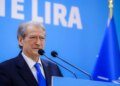 Berisha rendit lajm pro-Qeverisë: shitjen e tokës te huajt dhe rritjen e naftës; metodologjia dëshpëruese bën gazetarinë kronometër