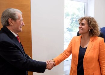 Berisha rikonfirmuar kryetar i PD-së; takim me Sekretaren e Përgjithshme të PPE-së: Shqiptarët meritojnë integrimin në BE, por…