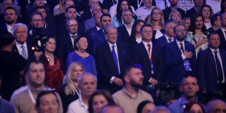 Berisha spastron Këshillin Kombëtar PD: Deda, Kapexhiu, Bumçi e Imami, dhjetëra emra të njohur demokratë mbetën jashtë listës