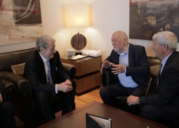Berisha takon ish-presidentin kroat Mesic: Të ndiqet çdo rrugë demokratike për t'u përballur me sfidat