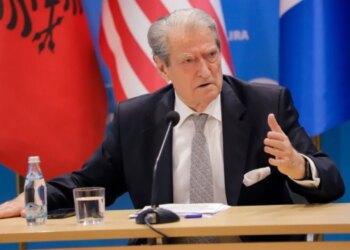Berisha zbulon pjesë nga procesverbali për shoqërimin e shtetasve të huaj gjatë protestës: Inskenim i policisë