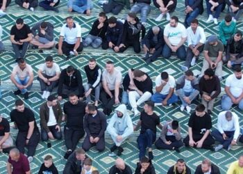 Besimtarët myslimanë në Lushnje festojnë Kurban Bajramin; myfti Gramos Blliku: Solidaritet, sakrifica dhe harmonia brenda komunitetit